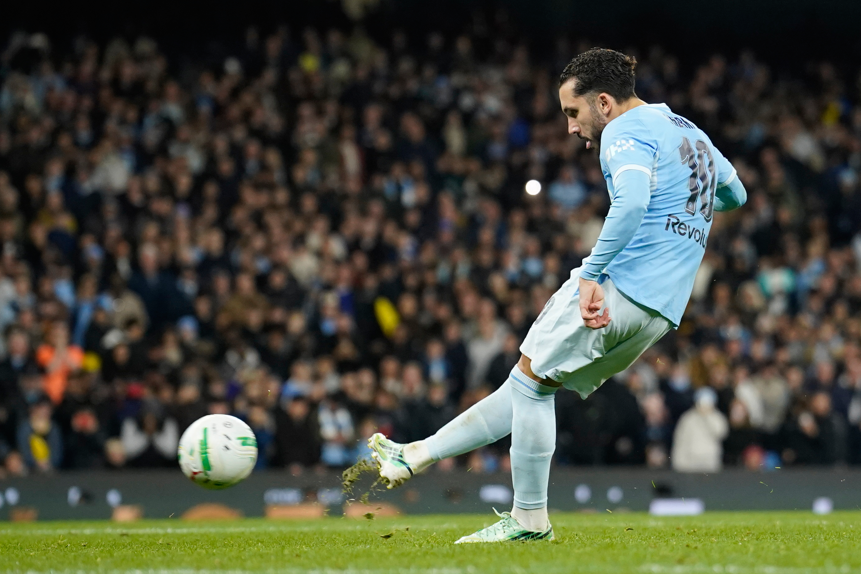 Man City and Liverpool win penalty shootouts to advance in English League Cup — Arab News