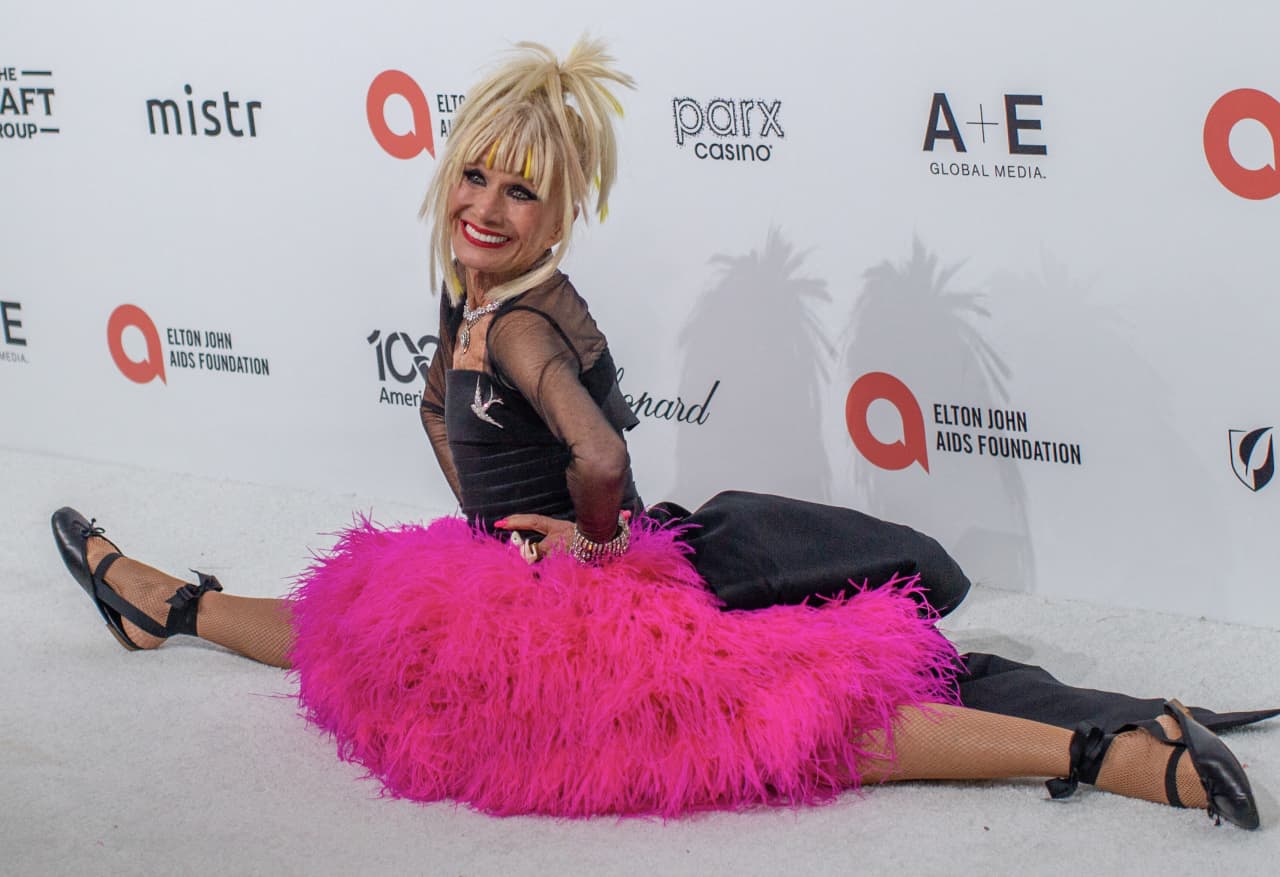 Designer Betsey Johnson takes $7 million SoCal home off the market — Dubai Business news