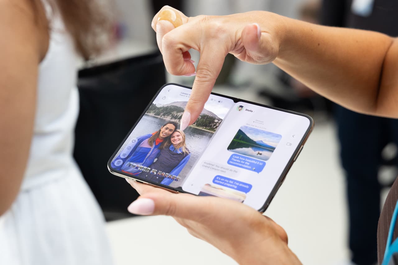 Is Apple’s foldable iPhone Duo worth $2,000? See how it stacks up against other foldable phones. — MarketWatch, Dubai Business news